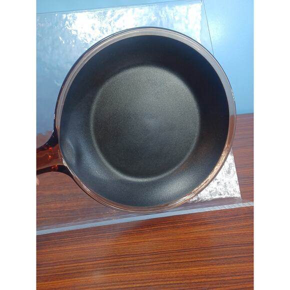 Vision Corning Ware Cranberry 9" Skillet Fry Pan Non Stick Vintage Glass No Lid - Picture 3 of 8